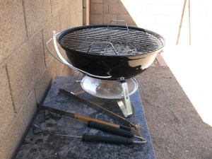 weber-jumbo-joe-on-bench